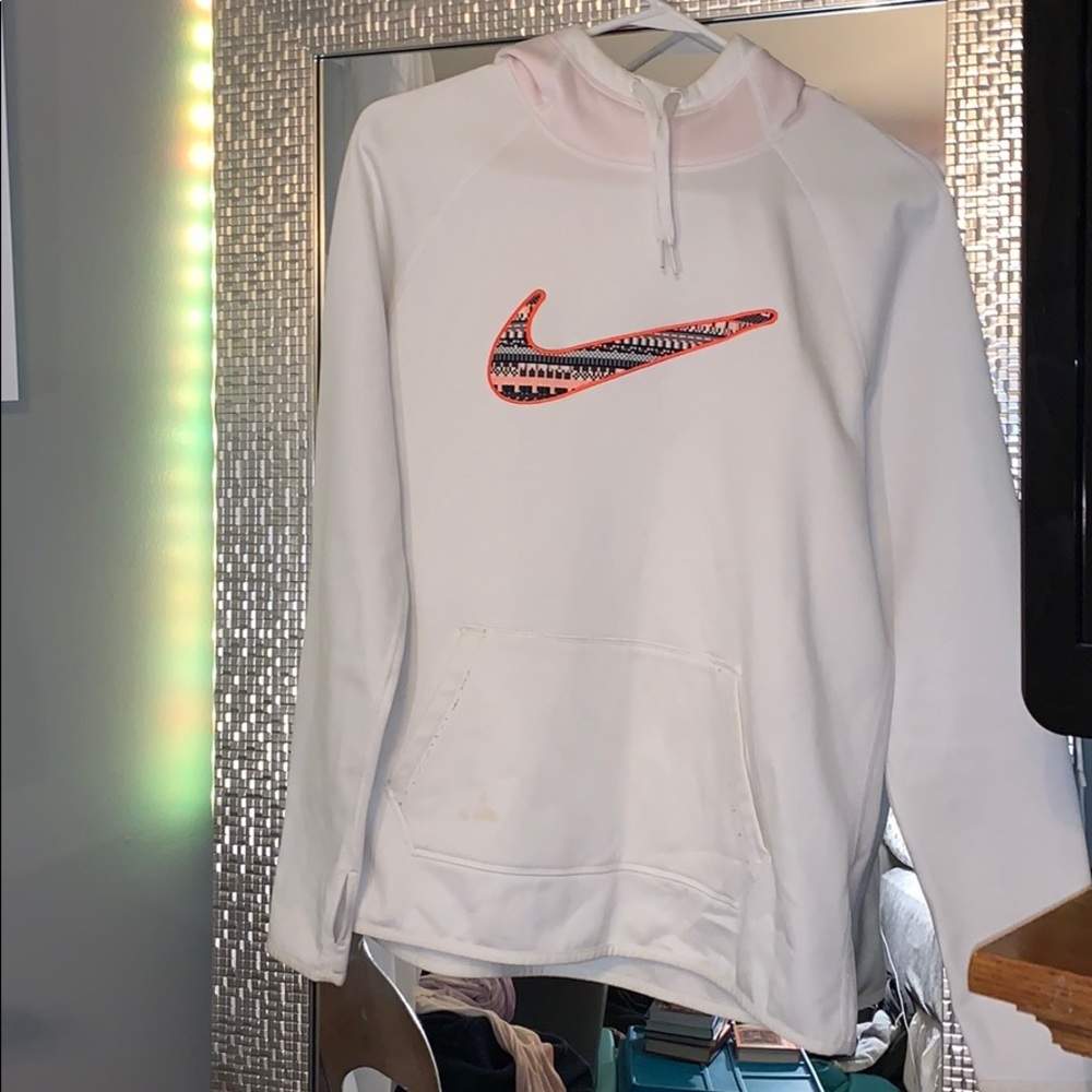 white nike sweatshirt